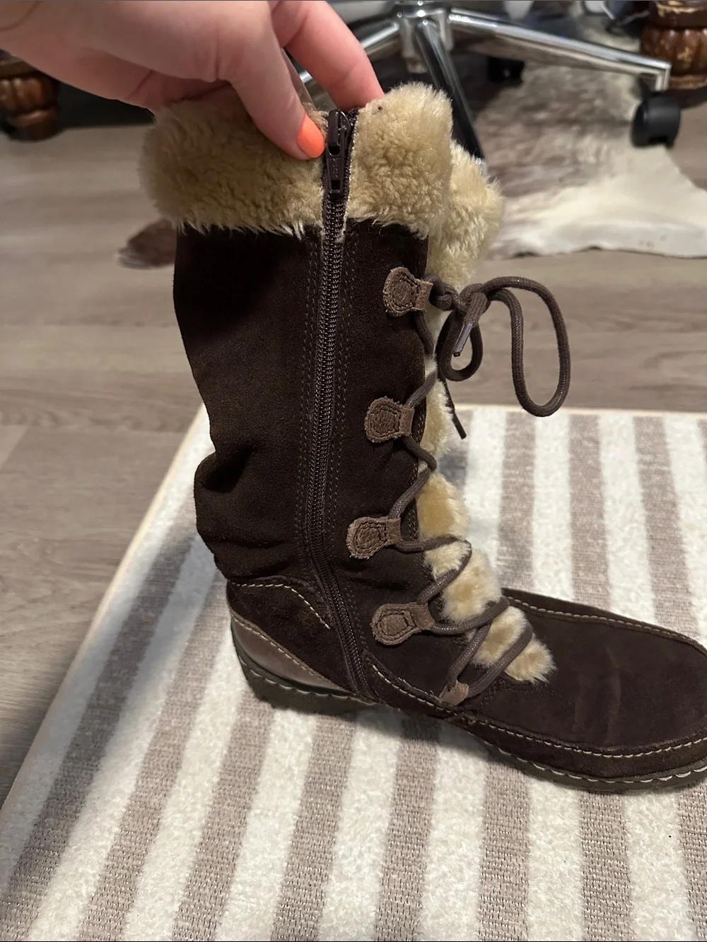 BareTraps Brown Suede Lace-Up Winter Boots with Cream Faux Fur Trim
